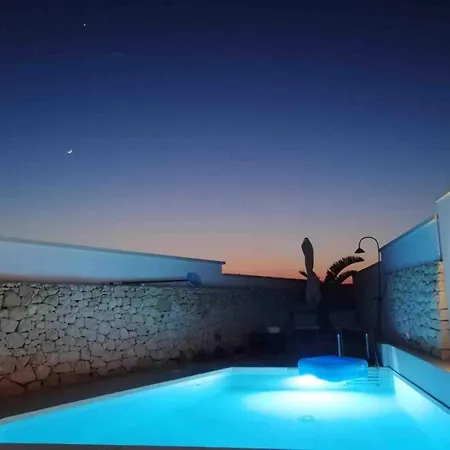 Relax And Pool * 오트란토